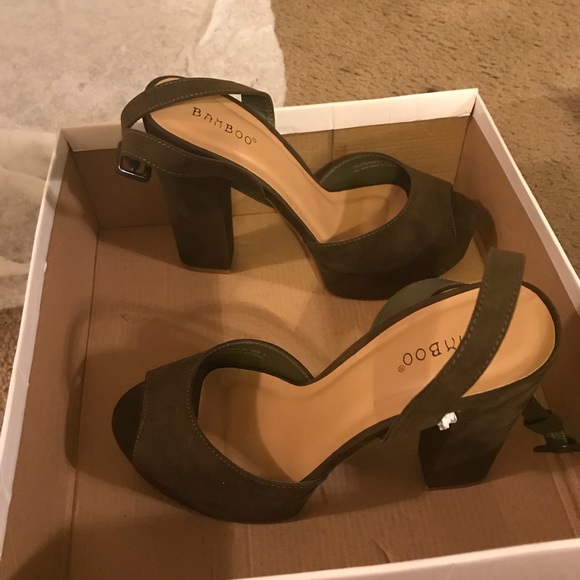 Platform heels - Picture 3 of 3